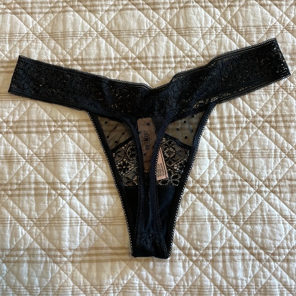 NWT Victoria Secret set of 3 thongs - Sz L - Picture 6 of 10
